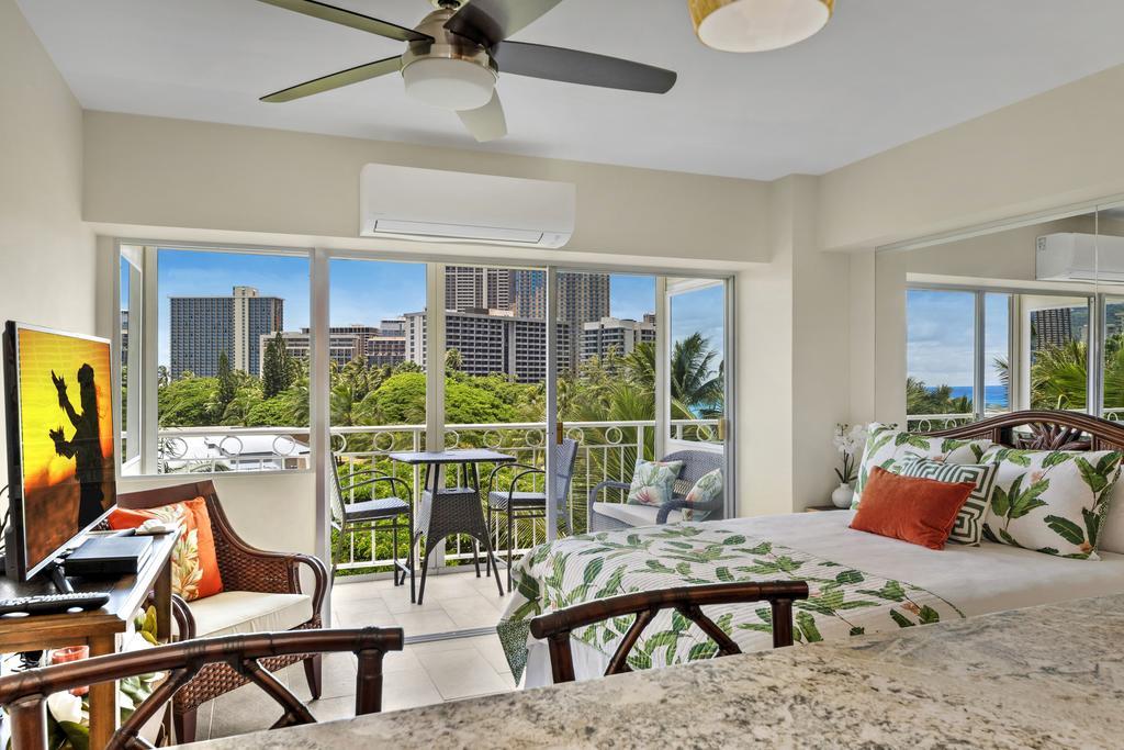 Апартаменти Waikiki Shore 515 Beachfront & Upgrade Гонолулу Екстер'єр фото